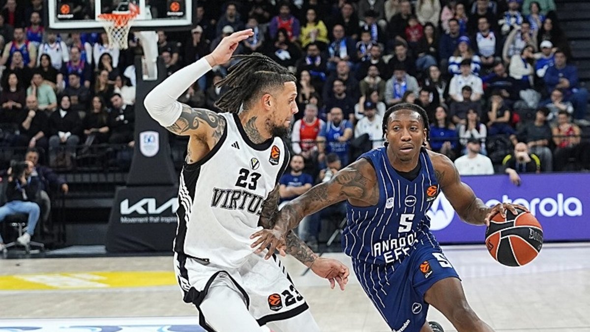 Anadolu Efes seriye bağladı! Temsilcimiz, Virtus Bologna'yı geçerek üst üste 3. kez kazandı