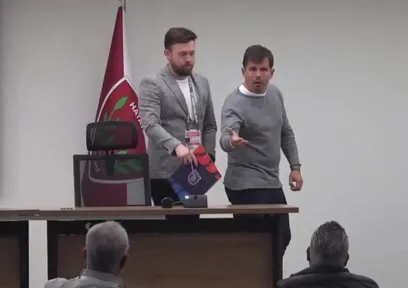 Belözoğlu çılgına döndü! "Telefonu kapatacaksın"