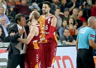 Ergin Ataman'a men cezası