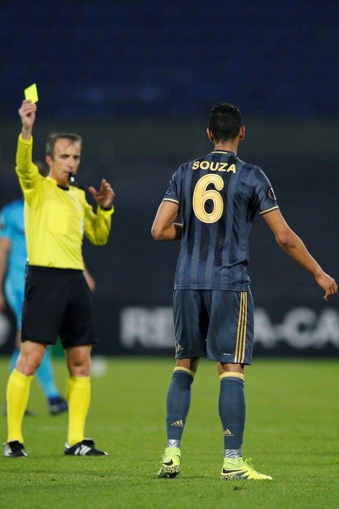 Feyenoord - Fenerbahçe mücadelesinden kareler