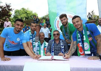 Rizespor'da 4 oyuncu imzayı attı