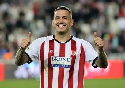 Rey Manaj Al-Sharjah'ta!