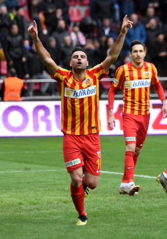 Galatasaray Deniz Türüç ile anlaştı