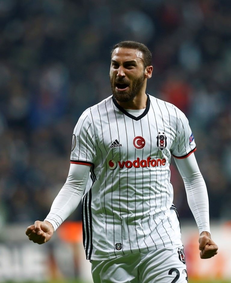 Cenk Tosun ilk peşinde