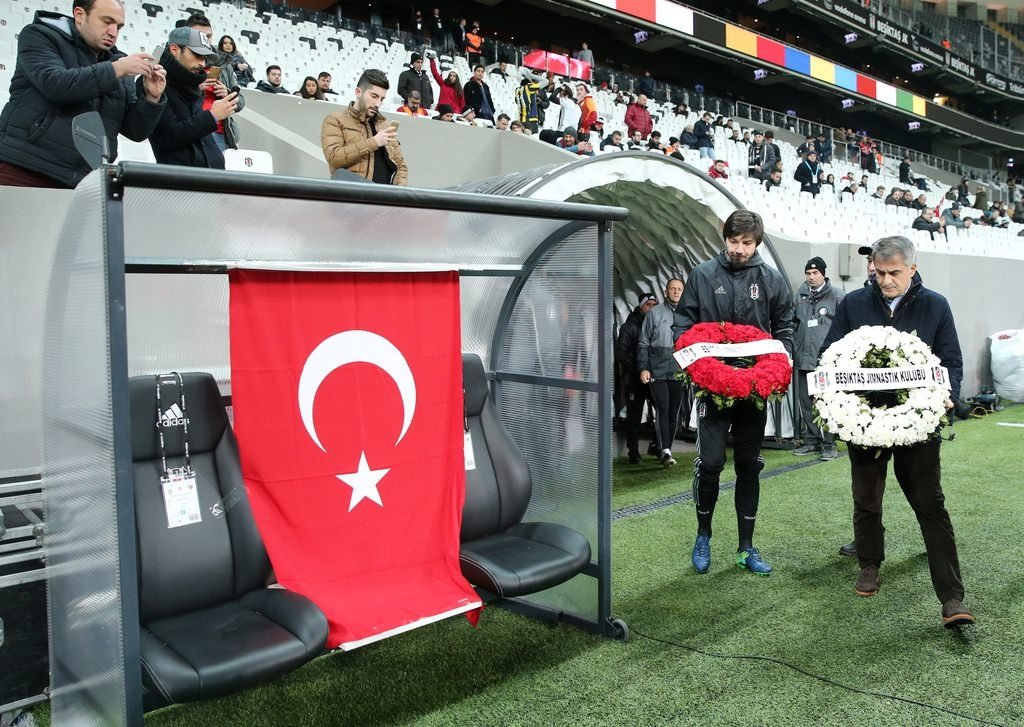 Vodafone Arena’da herkes kol kola