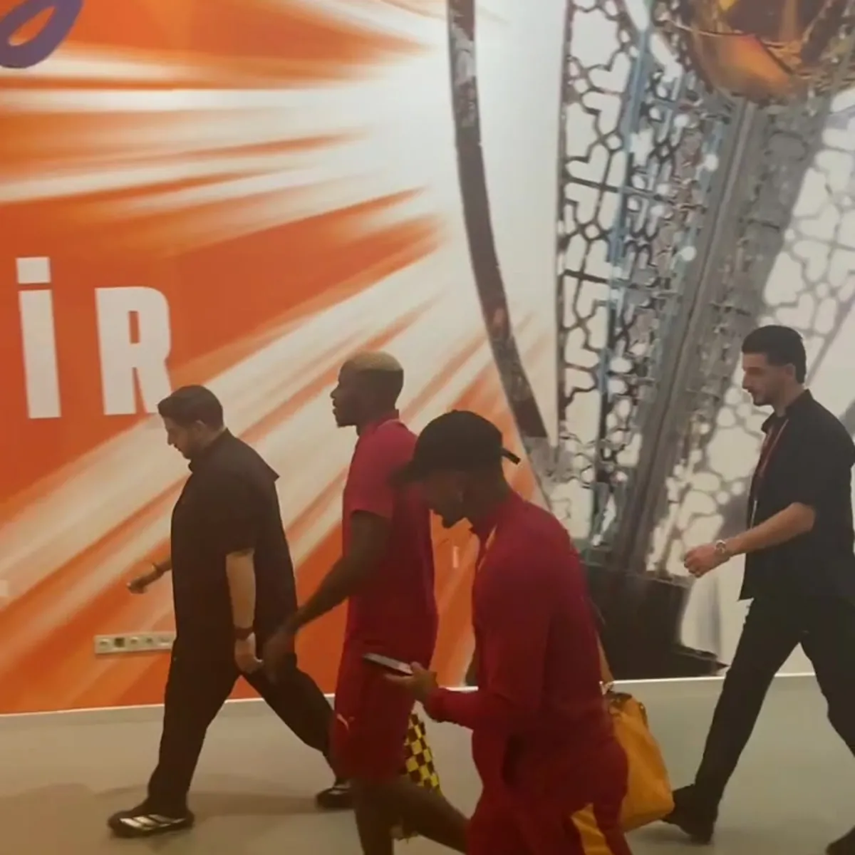 Başakşehir maçında sakatlanan Osimhen stattan böyle ayrıldı