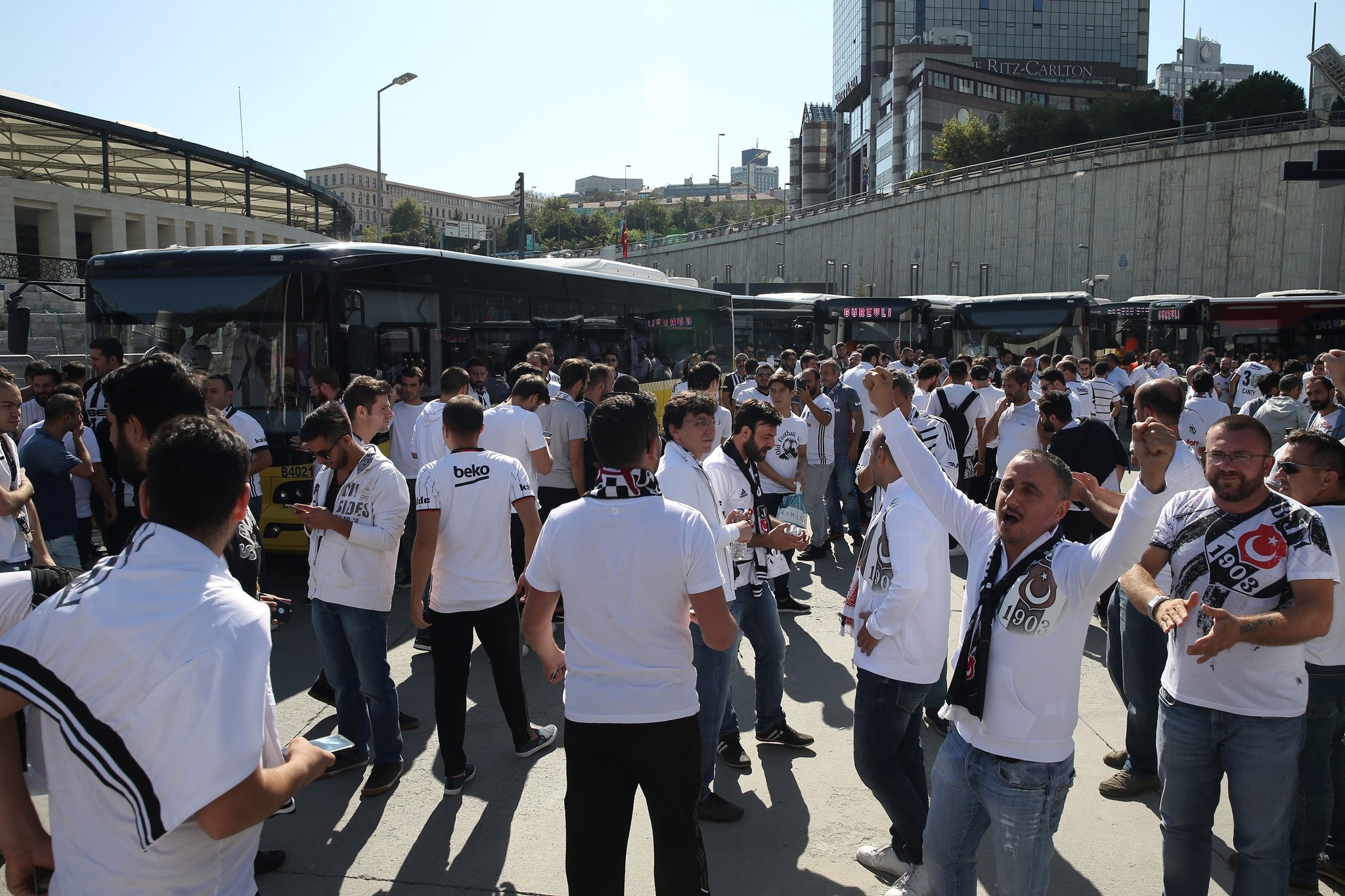 Kadıköy’de beyaz tribün!