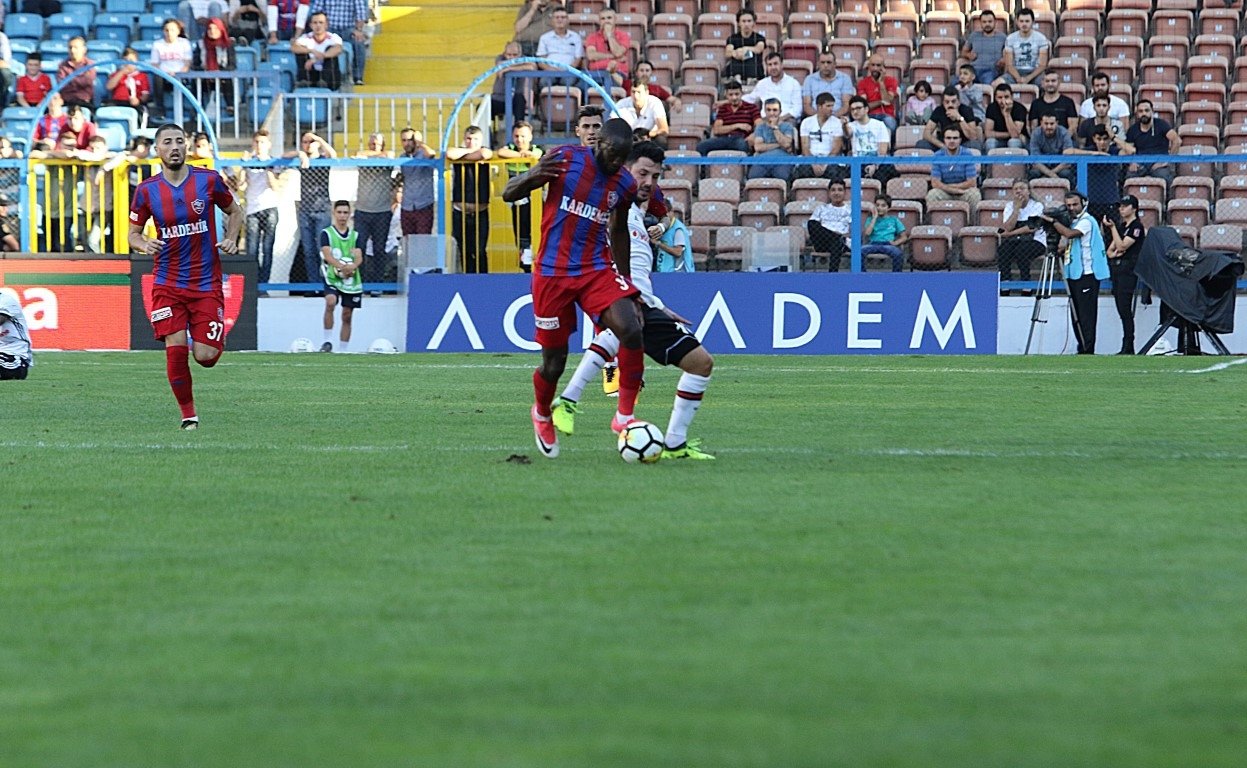 Karabükspor - Beşiktaş maçından kareler