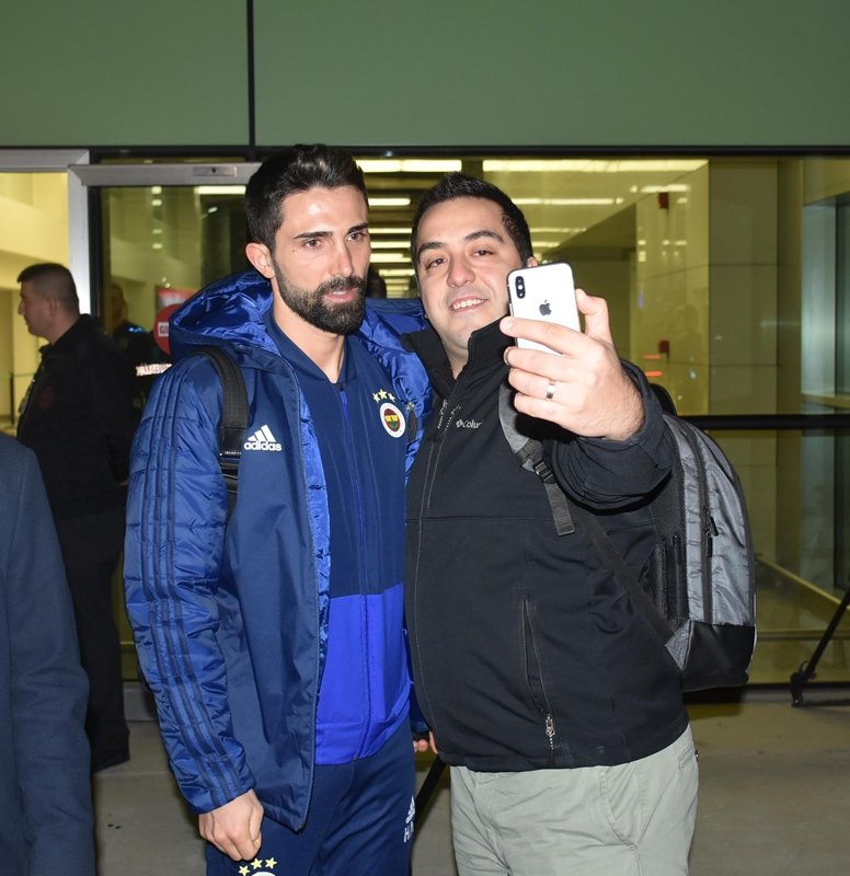 Fenerbahçe çiçeklerle karşılandı