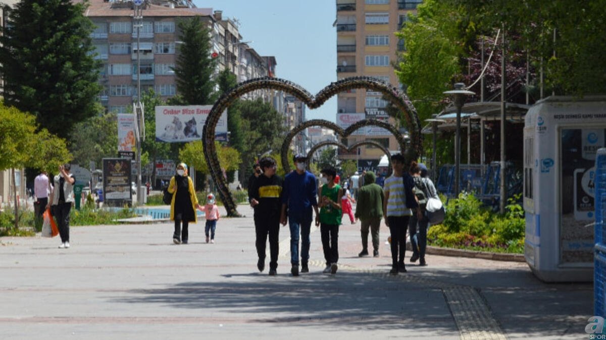 Son dakika: 20 yaş altı ne zaman sokağa çıkabilir? 65 yaş üstü yaşlılara sokağa çıkma yasağı ne zaman bitecek?