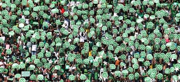 Chapecoense gözyaşlarıyla sahada