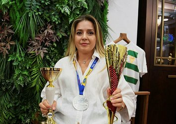 Kübra Keskin Avrupa Ralli Şampiyonası'ndan çifte kupayla döndü!