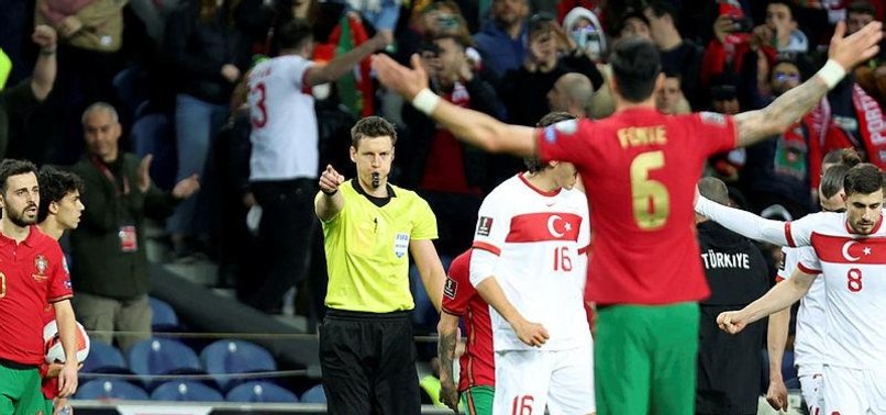 Portekiz Türkiye maçında penaltı kararı! VAR'ın uyarısyla...