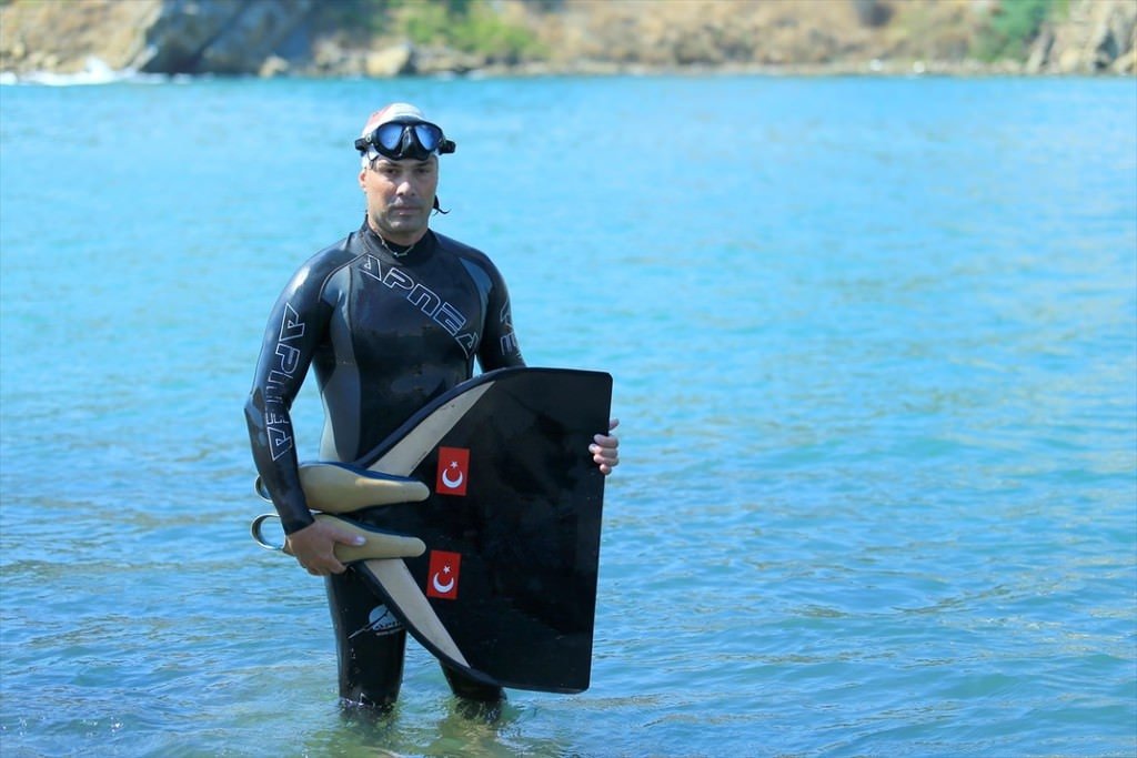 Çocukluğunda düştüğü denizden dünya rekoruyla çıktı