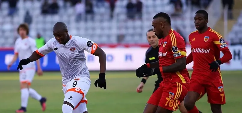 Adanaspor ile Kayserispor'u yenmeyi başardı