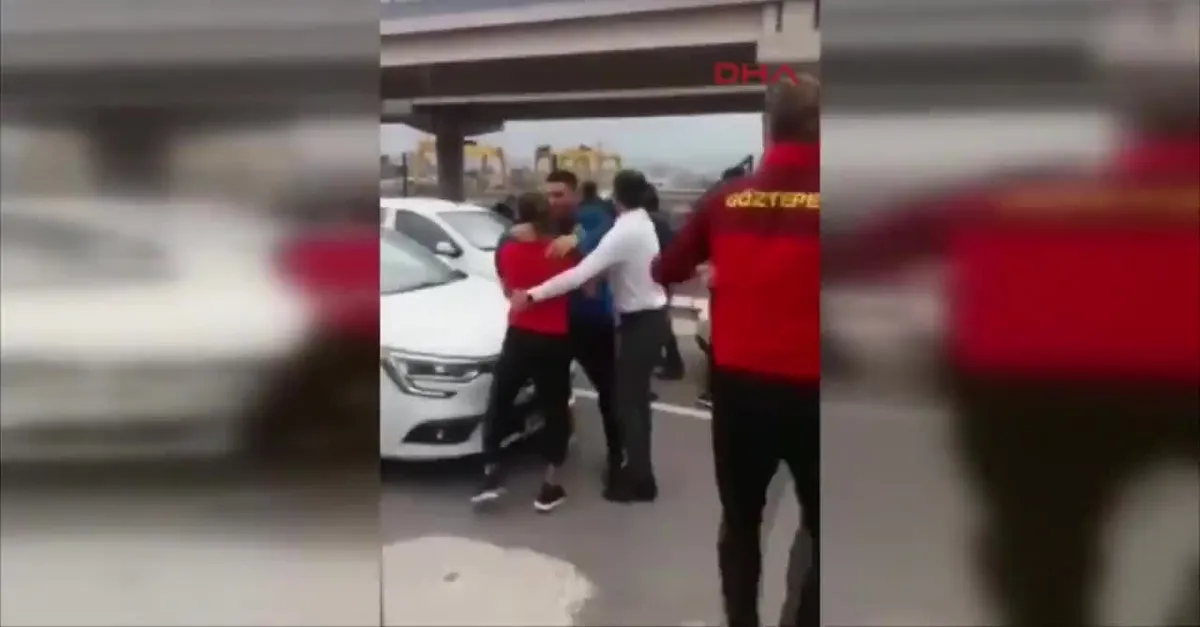 Göztepe'de futbolcular ve taraftar birbirlerine girdi