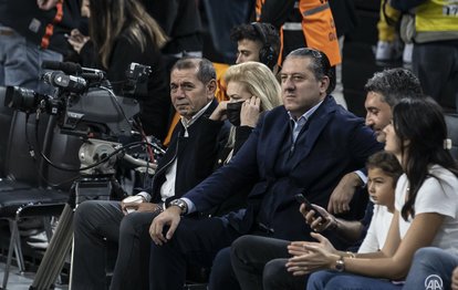 Galatasaray Başkanı Dursun Özbek ve futbolcular basketbol maçını izledi!