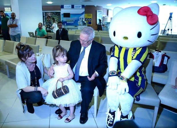 Fenerbahçe-Hello Kitty iş birliğinde imzalar atıldı