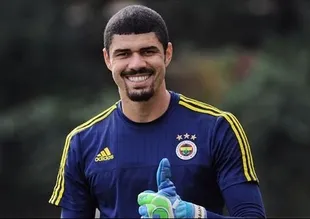 Fenerbahçe, Fabiano'yu 1 yıl daha kiraladı