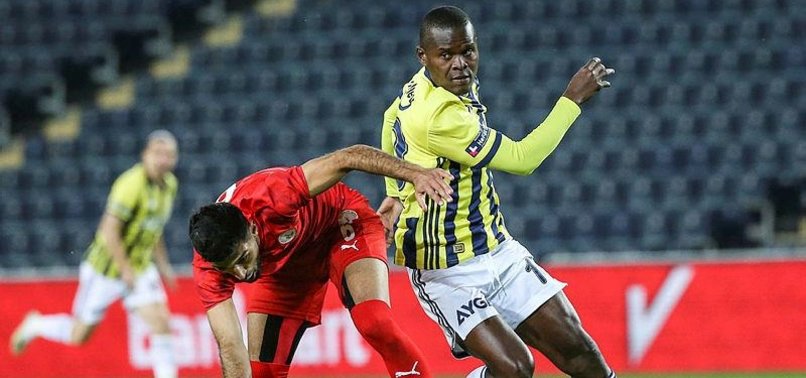 Fenerbahçe'de Erol Bulut'tan Samatta ile özel görüşme