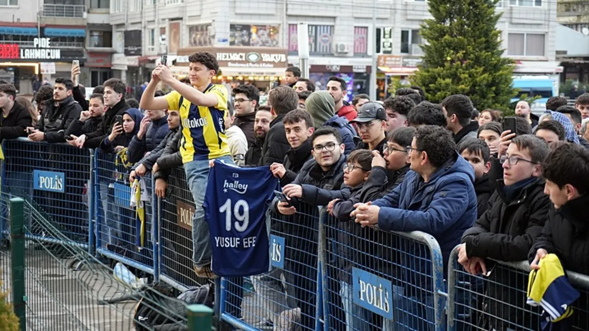 Fenerbahçe kafilesi, Kayseri’de coşkuyla karşılandı