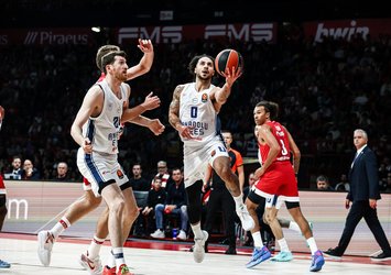 A. Efes deplasmanda Olympiakos'u devirdi!