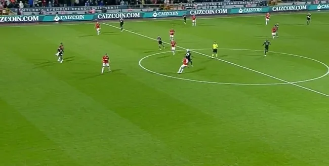 Beşiktaş'ın Kasımpaşa maçında Michy Batshuayi ile bulduğu gol ofsayta takıldı! İşte o pozisyon... - 1