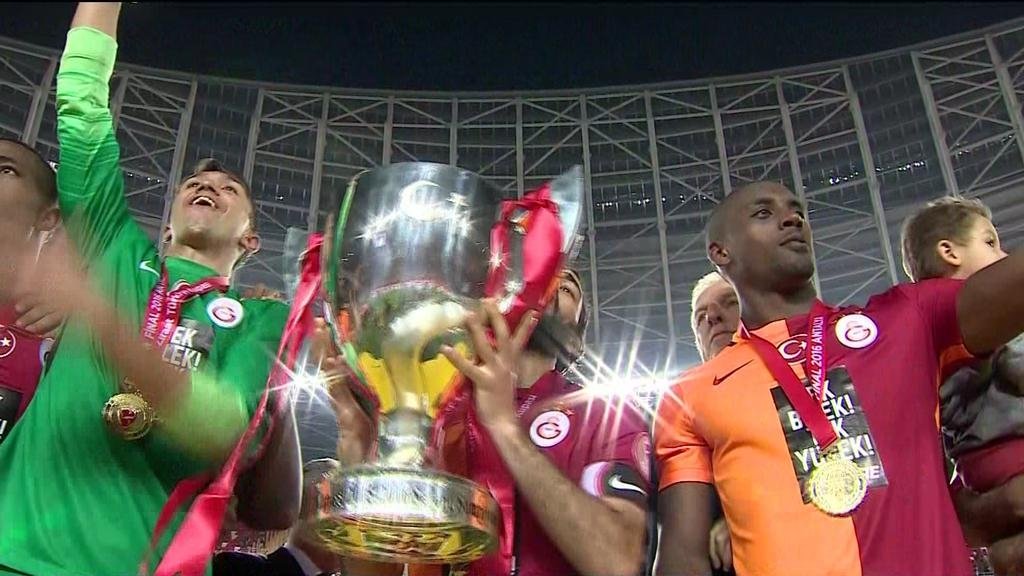 Aslan kupasını kaldırdı!