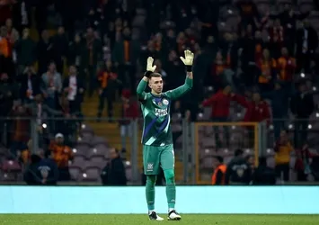 Fernando Muslera Galatasaray'ı sırtlıyor