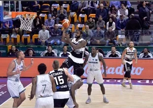 Beşiktaş, Sassari'yi son saniyede yıktı