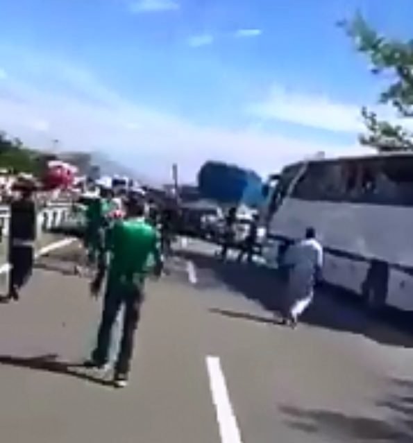 Sakaryaspor ile Eskişehirspor Taraftarı Birbirine Girdi