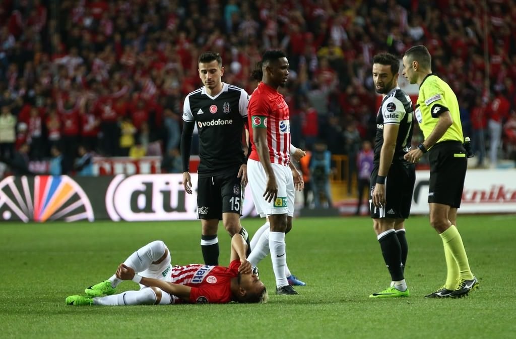 Antalyaspor-Beşiktaş karşılaşmasından kareler