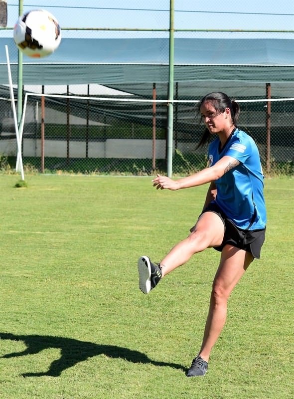 Dişi Ronaldinho taraftarı büyüledi