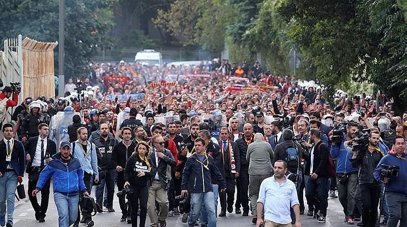Dursun Özbek gönüllerde böyle taht kurdu
