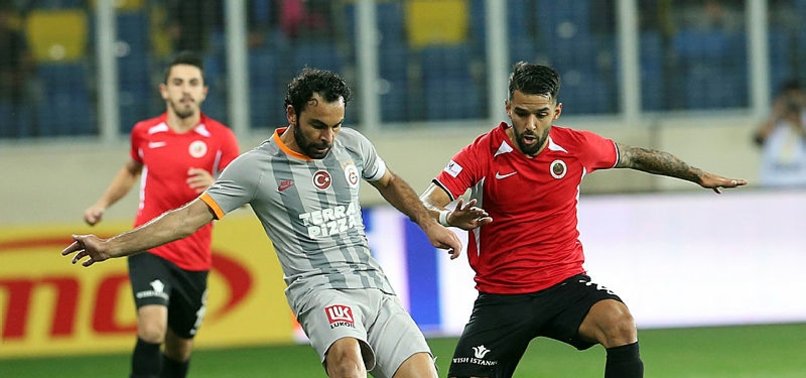 Selçuk İnan futbolu bıraksın