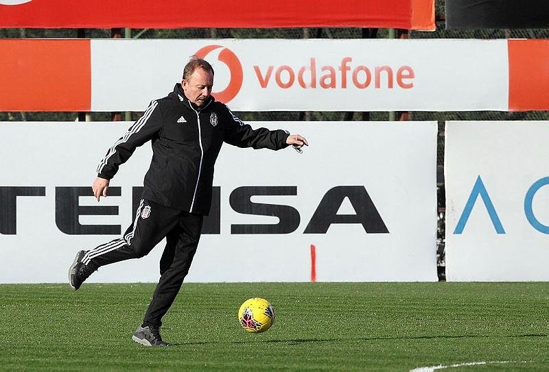 Galatasaray FutbolBeşiktaş'ta 6 futbolcu için söz Sergen Yalçın’da ile ilgili görsel sonucu