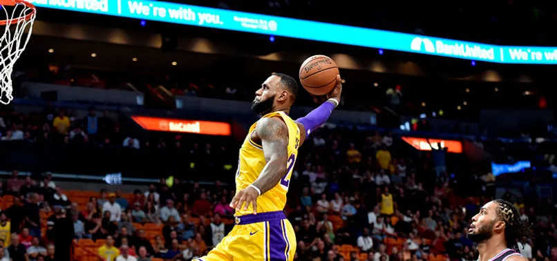 LeBron'dan eski takımına 51 sayı