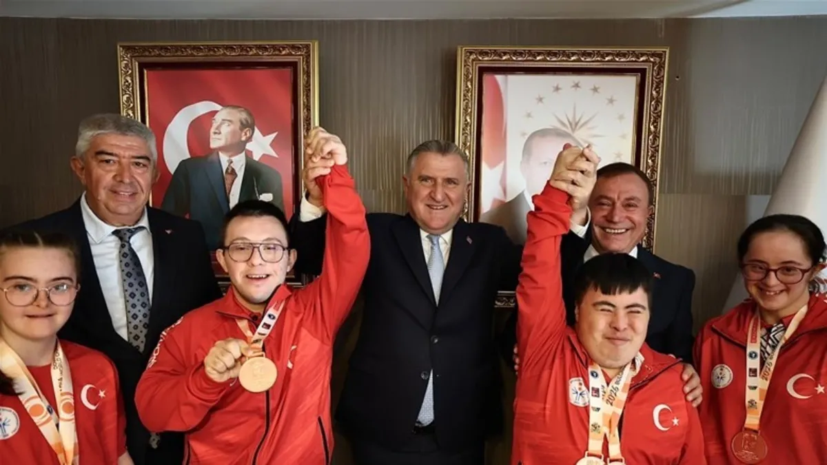 Bakan Bak, 51 madalya kazanan özel sporcuları kabul etti