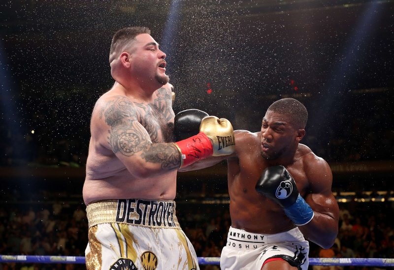 Anthony Joshua ilk yenilgisini aldı!