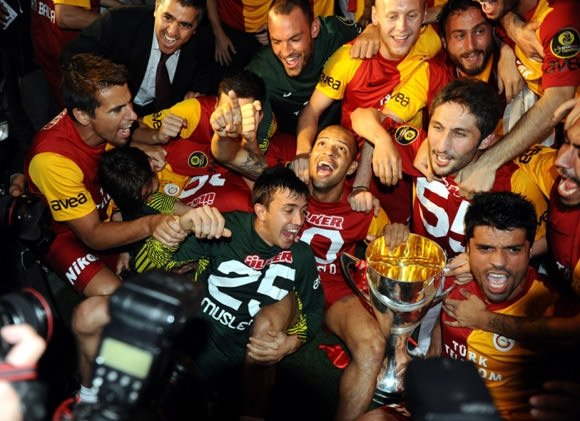 Selçuk Dereli’den Fenerbahçelileri çıldırtan tweet!