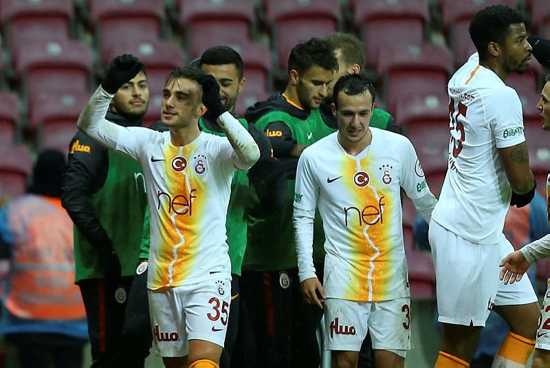 Galatasaray Fenerbahçe’nin gerisinde