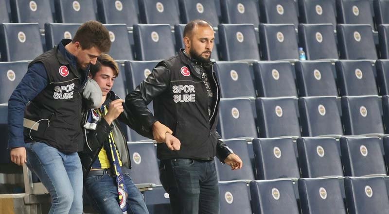 İşte derbide ekranlara yansımayan olay kareler...
