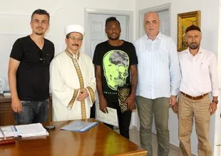 Manisaspor'a transfer olduktan sonra Müslüman oldu!