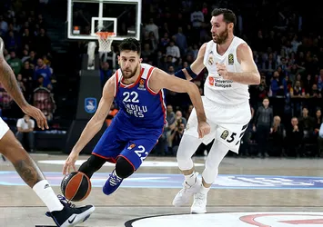 Anadolu Efes Yunanistan deplasmanında