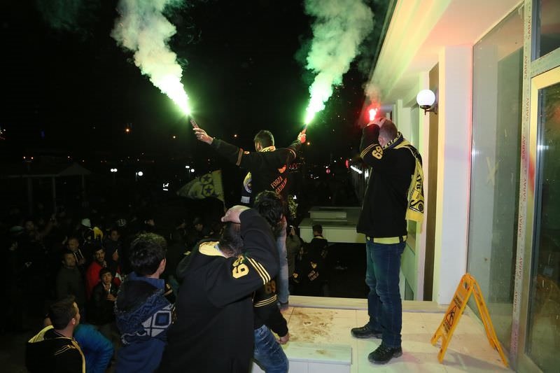 F.Bahçe’ye ciritli karşılama