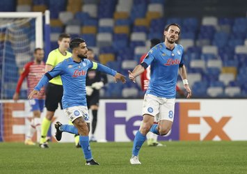 Napoli 10 kişi kalsa da kazanmasını bildi