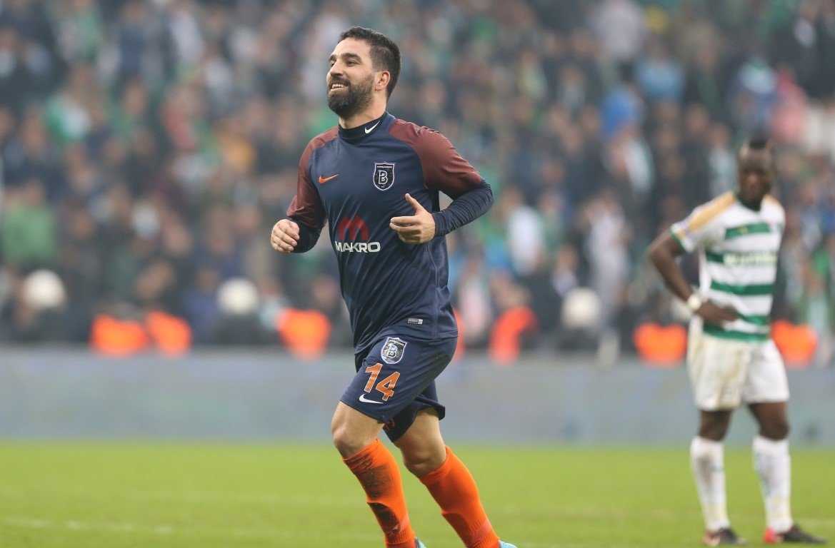 Galatasaray taraftarından Arda Turan’a pankartlı mesaj