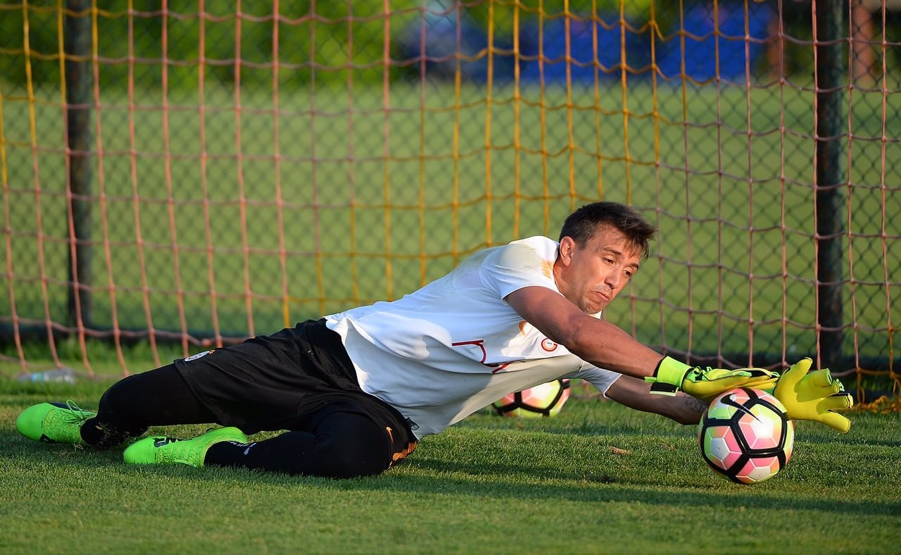 Muslera, Galatasaray’dan ayrılabilir