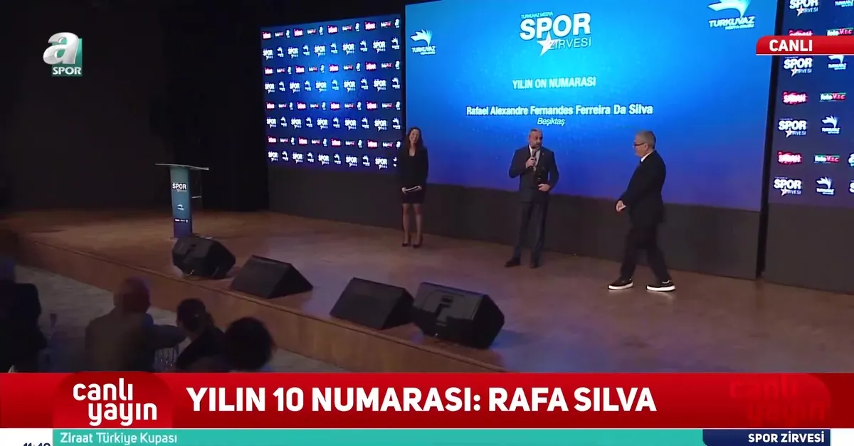 Turkuvaz Medya Spor Zirvesi'nde Yılın En İyi 10 Numarası Rafa Silva seçildi