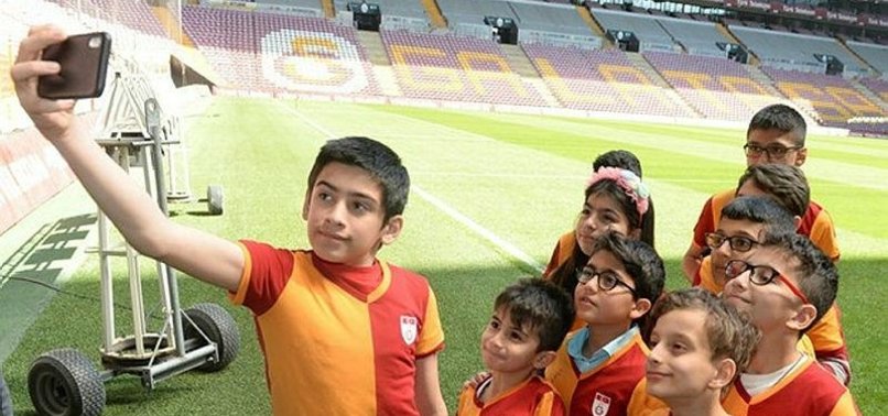 Galatasaray Şehit ve Gazilerimizin çocuklarını TT Stadı'nda ağırladı